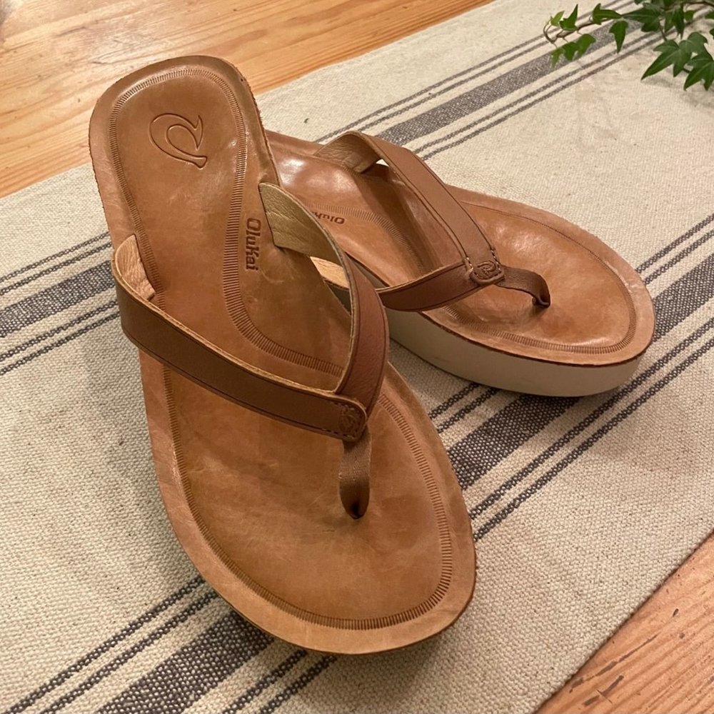 OluKai Mala'e Womens Wedge Flip Flop Sandal - Size 8